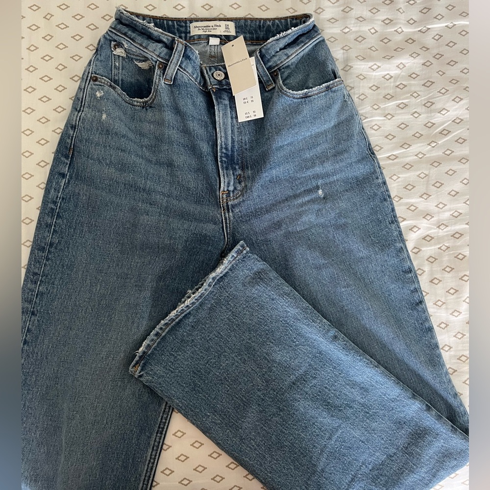 Abercrombie and Fitch Curve Love High Rise 90’s Relaxed Jeans